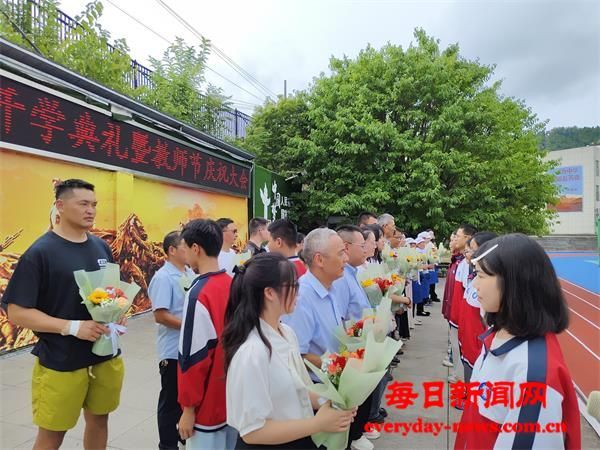 耕耘新程育桃李 繁花初绽启新篇 ——恩阳