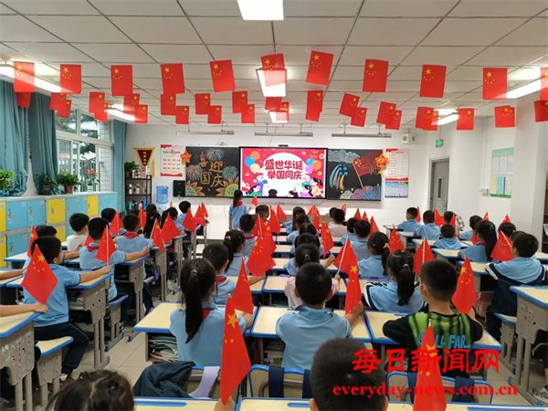 巴州区白云台实验学校:盛世欢歌迎国庆 同