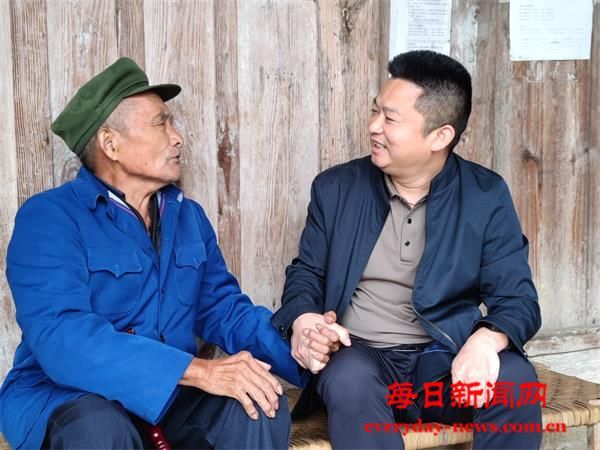 冒雨走访传真情 实地调研促振兴——达县职